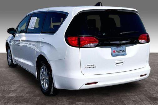 2022 Chrysler Voyager LX