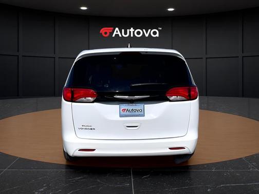 2022 Chrysler Voyager LX