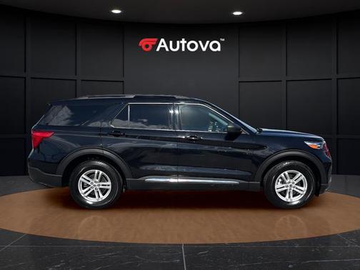 Black Metallic 2022 Ford Explorer XLT
