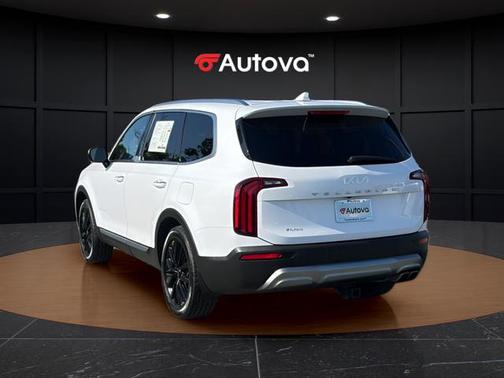 Glacial White Pearl 2022 Kia Telluride SX
