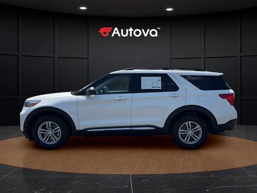 White Metallic 2023 Ford Explorer XLT