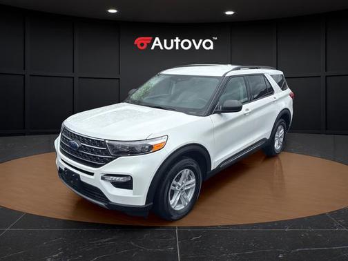 White Metallic 2023 Ford Explorer XLT