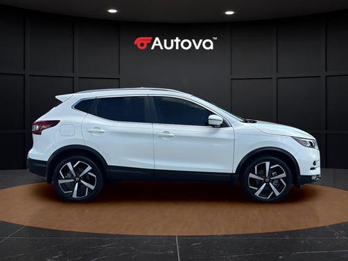 White 2021 Nissan Rogue Sport SL