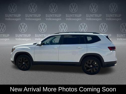 Pure White 2025 Volkswagen Atlas 2.0T SE w/Technology