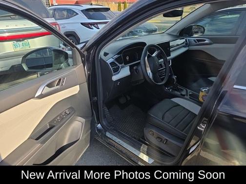 Deep Black Pearl 2025 Volkswagen Taos 1.5T SEL