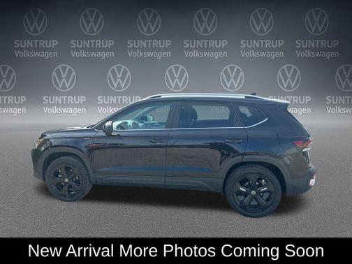 Deep Black Pearl 2025 Volkswagen Taos 1.5T SEL