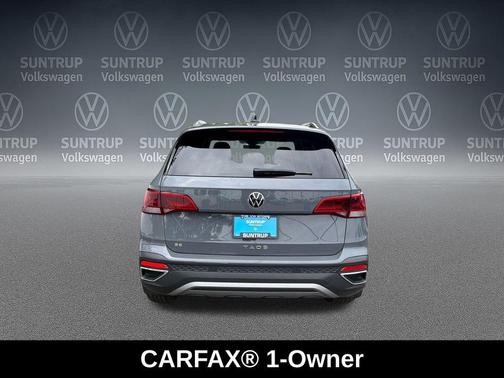 Pure Gray 2023 Volkswagen Taos 1.5T SE