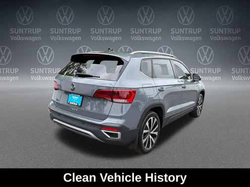 Pure Gray 2023 Volkswagen Taos 1.5T SE