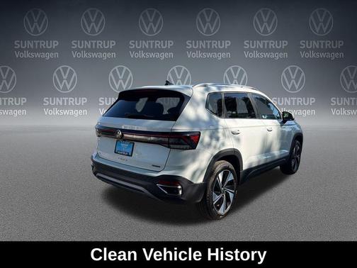 White 2025 Volkswagen Taos 1.5T SE