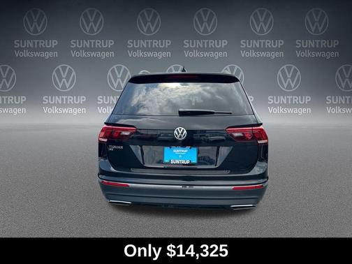 Deep Black Pearl 2021 Volkswagen Tiguan 2.0T SE