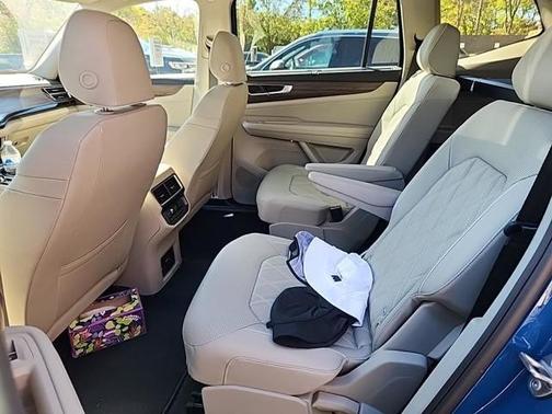 2025 Volkswagen Atlas 2.0T SEL Premium R-Line 4MOTION