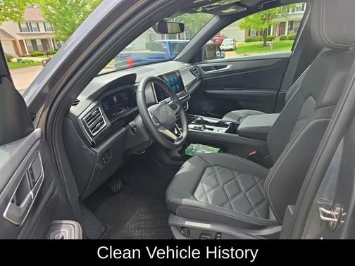 Platinum Gray Metallic 2025 Volkswagen Atlas Cross Sport 2.0T SE w/Technology