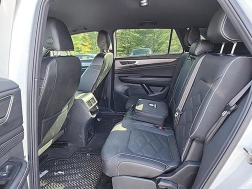 2024 Volkswagen Atlas Cross Sport 2.0T SE w/Technology 4MOTION