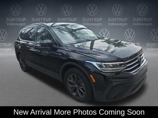 Deep Black 2023 Volkswagen Tiguan 2.0T SE