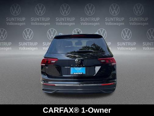 Deep Black Pearl 2023 Volkswagen Tiguan 2.0T SE