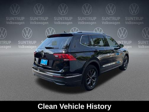 Deep Black Pearl 2023 Volkswagen Tiguan 2.0T SE