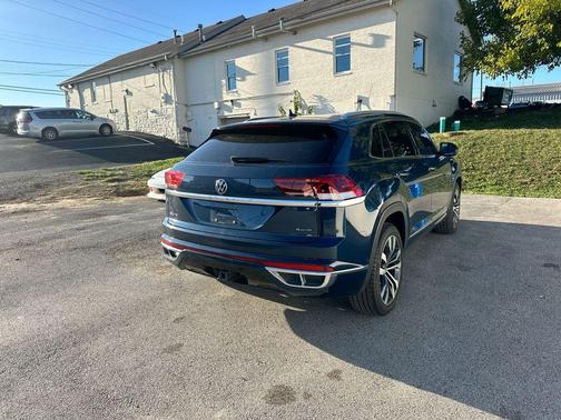 2023 Volkswagen Atlas Cross Sport 3.6L V6 SEL Premium R-Line