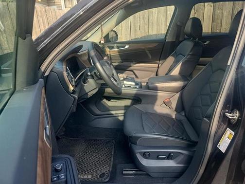 2024 Volkswagen Atlas 2.0T SE