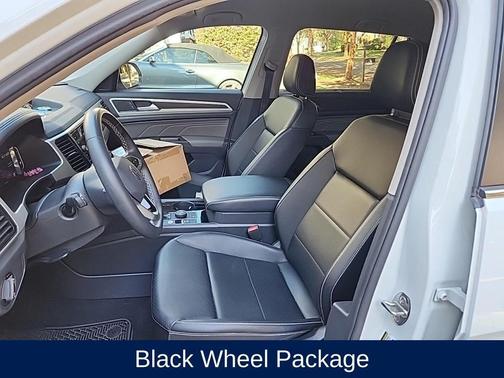 2023 Volkswagen Atlas 3.6L SE w/Technology