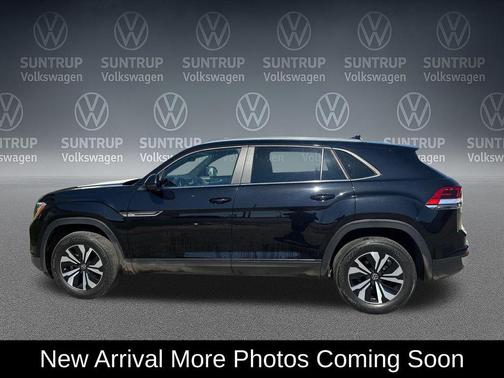 Deep Black Pearl 2024 Volkswagen Atlas Cross Sport 2.0T SE