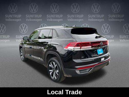 Deep Black Pearl 2024 Volkswagen Atlas Cross Sport 2.0T SE
