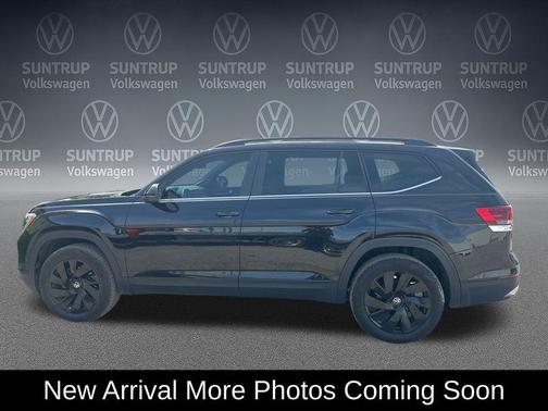 Deep Black 2025 Volkswagen Atlas 2.0T SE w/Technology