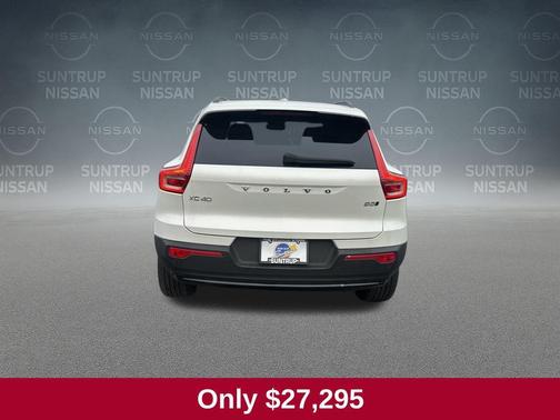 2023 Volvo XC40 B5 Plus Dark Theme