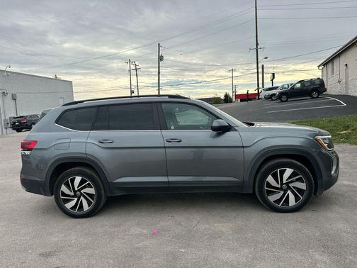 2025 Volkswagen Atlas 2.0T SE w/Technology 4MOTION