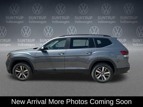 Platinum Gray Metallic 2022 Volkswagen Atlas 2.0T SE