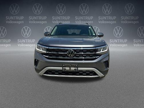 Platinum Gray Metallic 2022 Volkswagen Atlas 2.0T SE