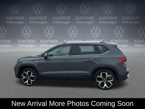 Pure Gray 2023 Volkswagen Taos 1.5T SEL
