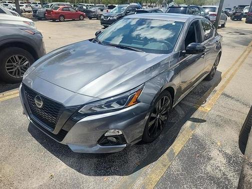 2022 Nissan Altima SR FWD