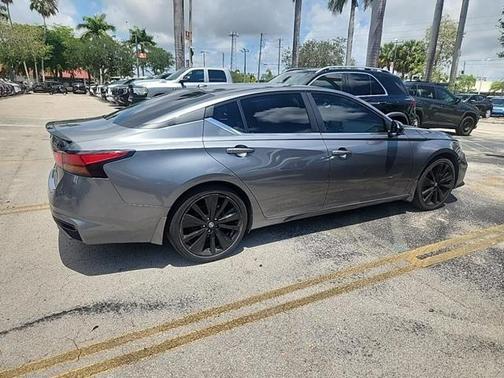 2022 Nissan Altima SR FWD