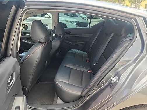 2022 Nissan Altima SR FWD