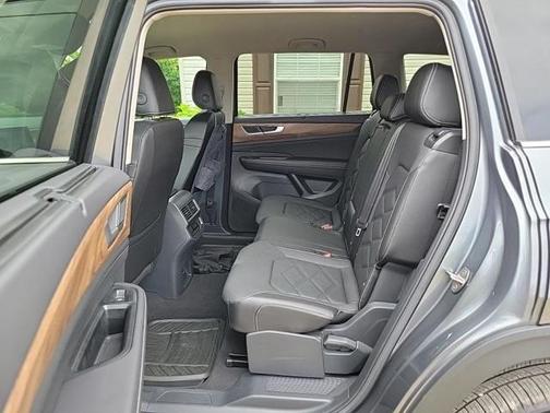 2024 Volkswagen Atlas 2.0T SE w/Technology 4MOTION