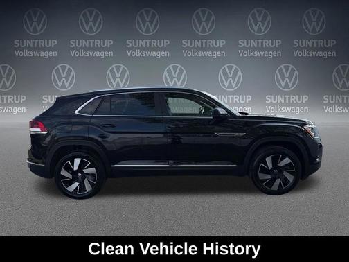 Deep Black Pearl 2025 Volkswagen Atlas Cross Sport 2.0T SEL