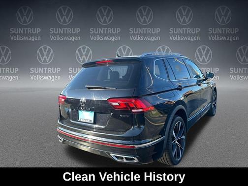 Deep Black Pearl 2022 Volkswagen Tiguan 2.0T SEL R-Line 4MOTION