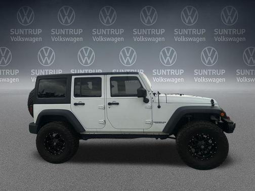Bright White Clearcoat 2016 Jeep Wrangler Unlimited Sport