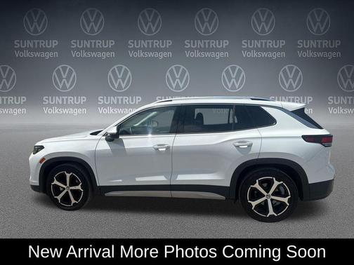 Pure White 2025 Volkswagen Tiguan 2.0T SE