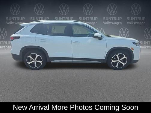 Pure White 2025 Volkswagen Tiguan 2.0T SE