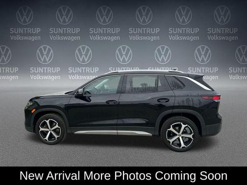 Deep Black Pearl 2025 Volkswagen Tiguan 2.0T SE 4MOTION