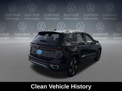 Deep Black Pearl 2025 Volkswagen Taos 1.5T SE