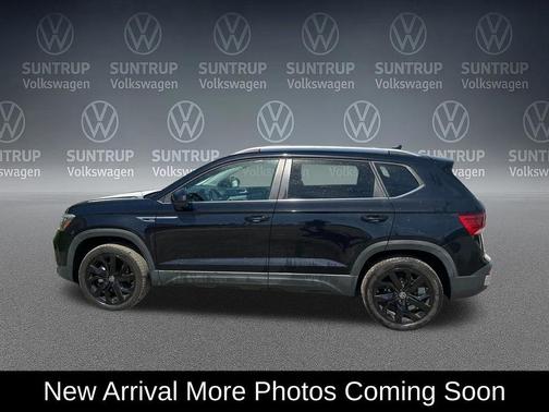 Deep Black 2023 Volkswagen Taos 1.5T SE