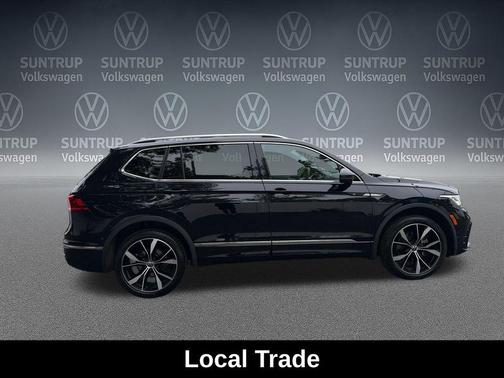 Deep Black Pearl 2022 Volkswagen Tiguan 2.0T SEL R-Line 4MOTION
