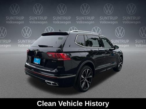 Deep Black Pearl 2022 Volkswagen Tiguan 2.0T SEL R-Line 4MOTION