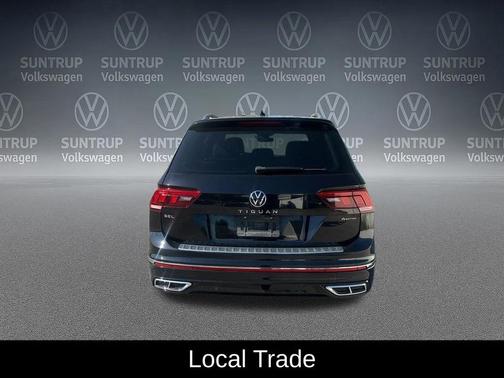 Deep Black Pearl 2022 Volkswagen Tiguan 2.0T SEL R-Line 4MOTION