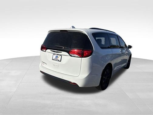 2018 Chrysler Pacifica Touring-L Plus