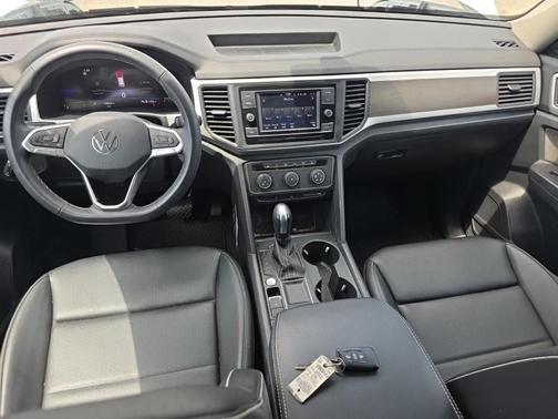 Pure White 2023 Volkswagen Atlas 2.0T SE