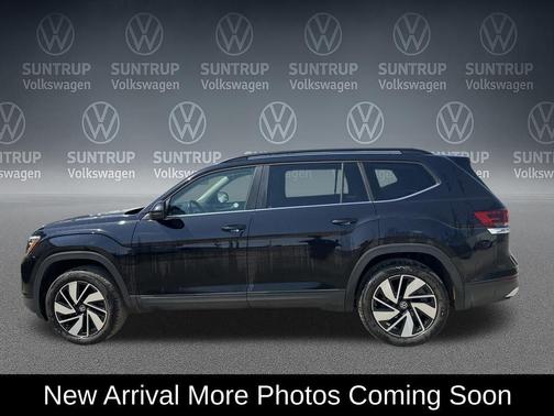 Deep Black Pearl 2025 Volkswagen Atlas 2.0T SE w/Technology
