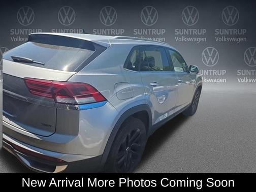 Silver Metallic 2023 Volkswagen Atlas Cross Sport 2.0T SE w/Technology 4MOTION